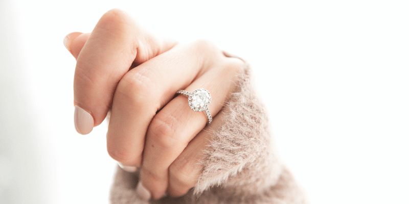 Halo ring on hand